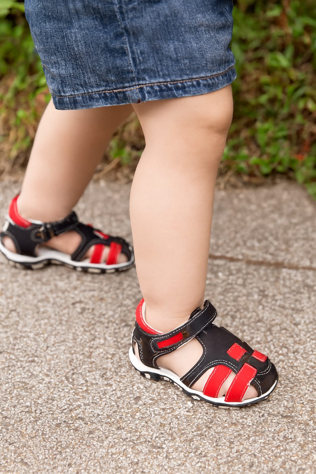 Sandale Sportive Noir & Rouge Garçon à Scratch